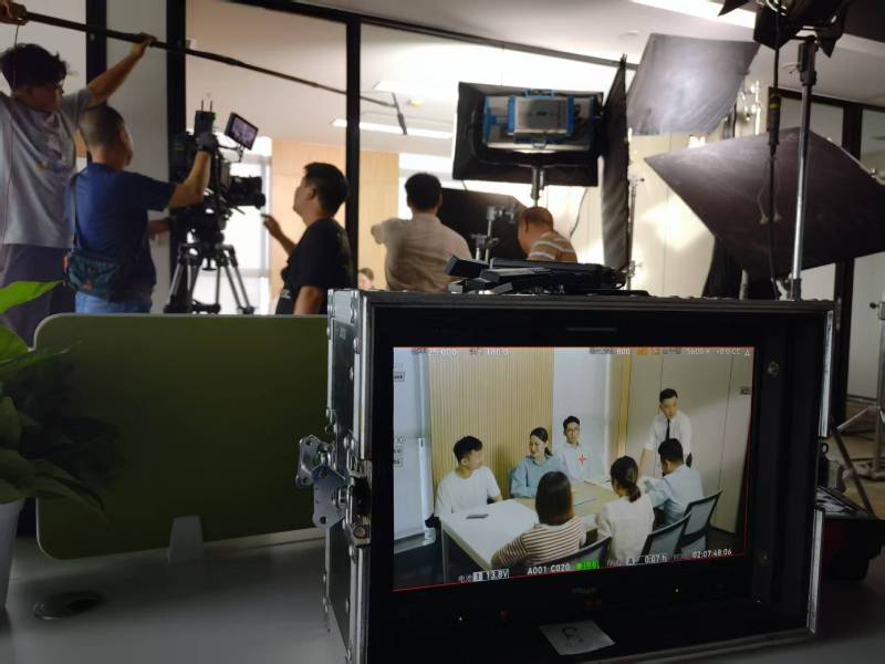 宁都县TVC拍摄公司：科技产品视觉化大师，诠释未来感与功能美学